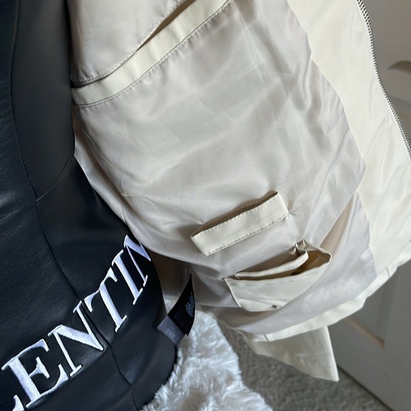 Claiborne mens wear crest polyester windbreaker for casual or formal wear - Picture 6 of 10